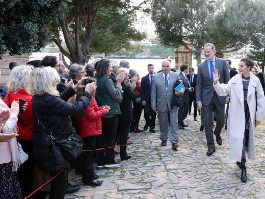 (Fotos) Los reyes Felipe VI y Letizia visitan la Isla del Rey