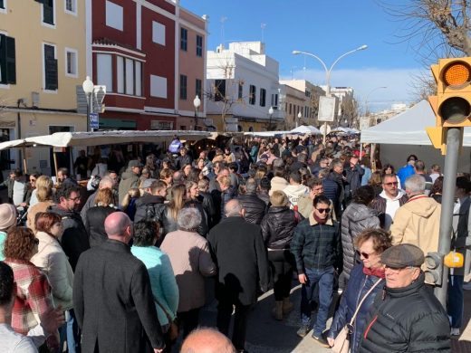 (Fotos) Gran afluencia de público en el ‘Mercat de Sant Antoni’