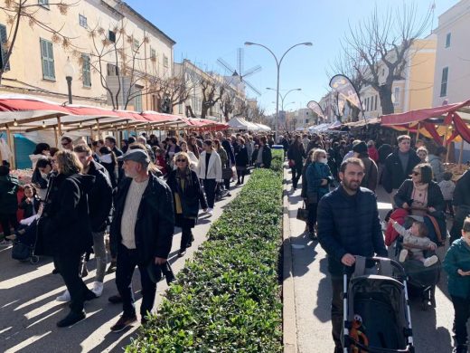 (Fotos) Gran afluencia de público en el ‘Mercat de Sant Antoni’