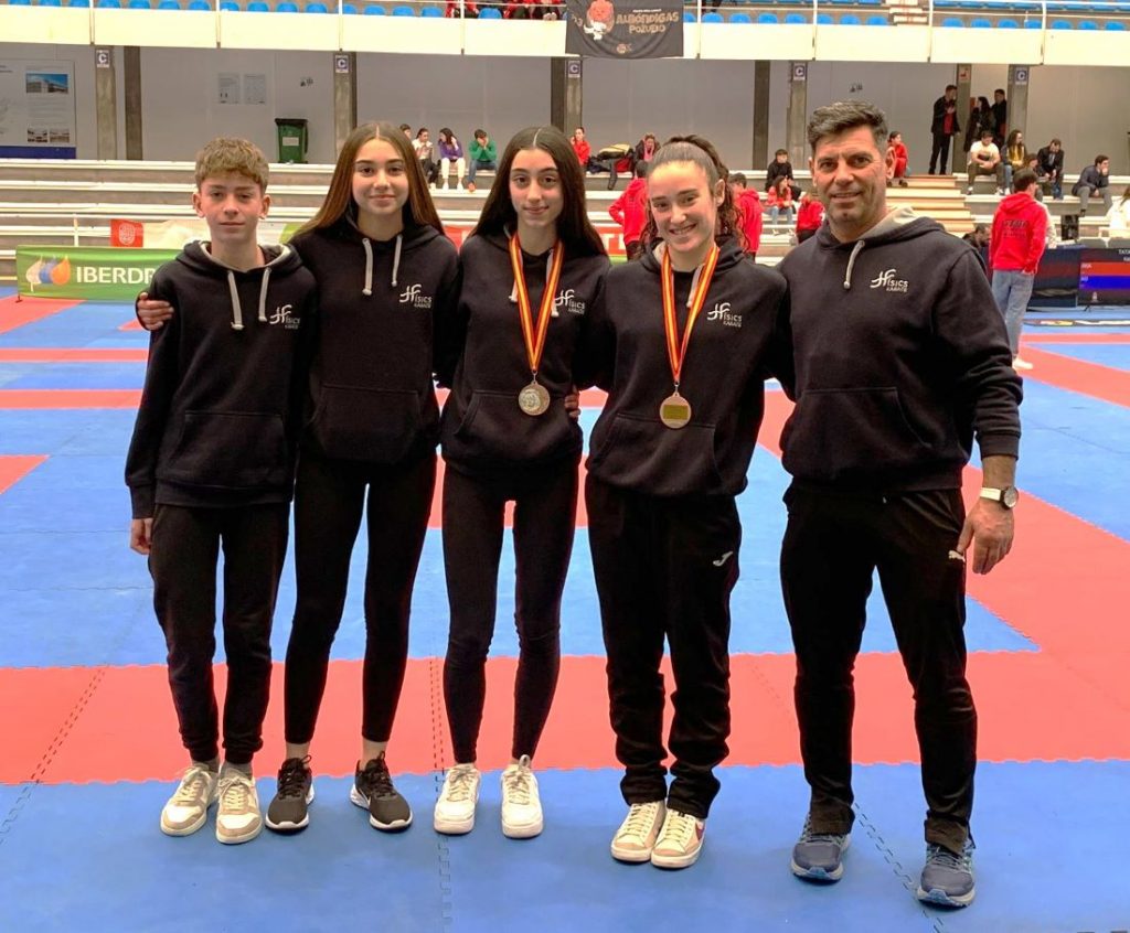 Equipo de karatekas del Físics Ciutadella