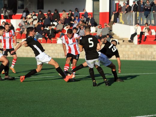 El Mercadal salva un punto en el descuento (1-1)