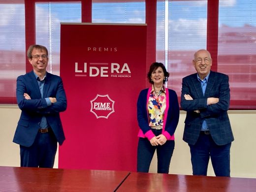 El presidente, Justo Saura, con María García y Jordi Bosch (Foto: PIME Menorca)