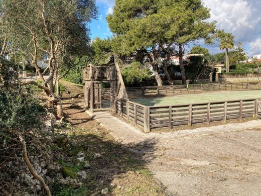 (Fotos) Es Castell limpia una zona de vertidos incontrolados de residuos en Son Vilar