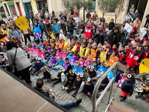 (Fotos) Colores y sonrisas en el ‘Dijous Jarder’ en Maó