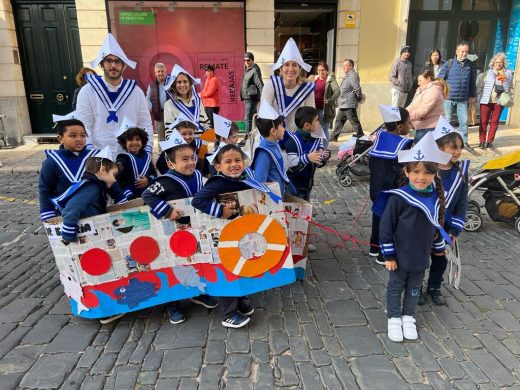 (Fotos) Colores y sonrisas en el ‘Dijous Jarder’ en Maó