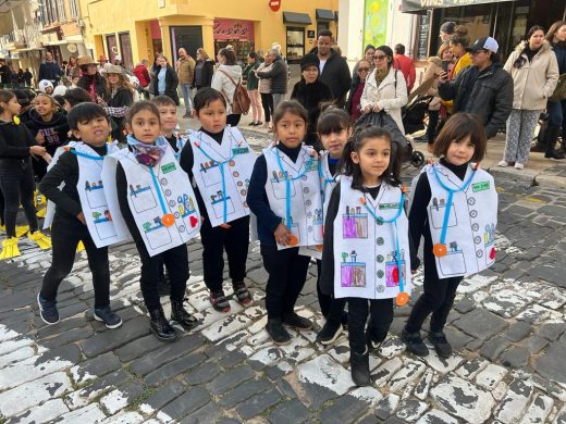 (Fotos) Colores y sonrisas en el ‘Dijous Jarder’ en Maó