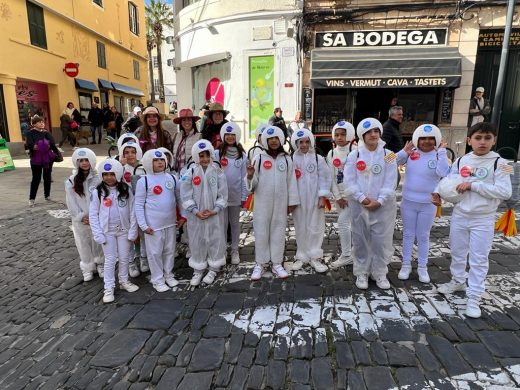 (Fotos) Colores y sonrisas en el ‘Dijous Jarder’ en Maó