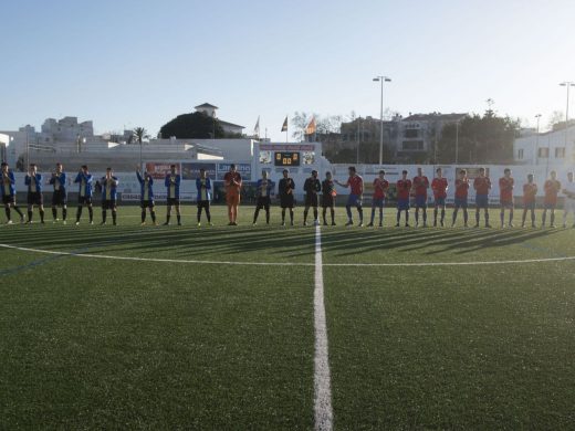 (Fotos) La Unión Deportiva Mahón estrena césped artificial