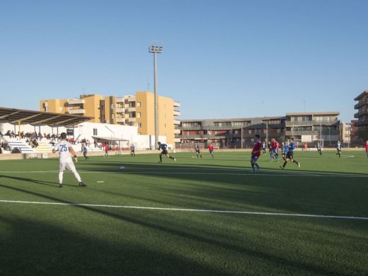 (Fotos) La Unión Deportiva Mahón estrena césped artificial