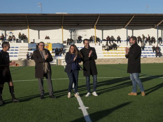 (Fotos) La Unión Deportiva Mahón estrena césped artificial