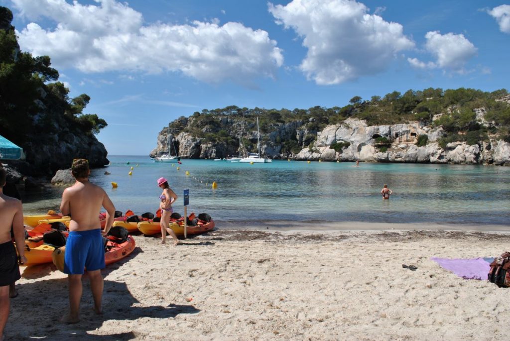 En Macarella se licita el alquiler de doce kayaks (Foto: EA)