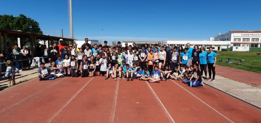 Excelente ambiente deportivo en la pista de atletismo de Maó (Foto: FAIB)