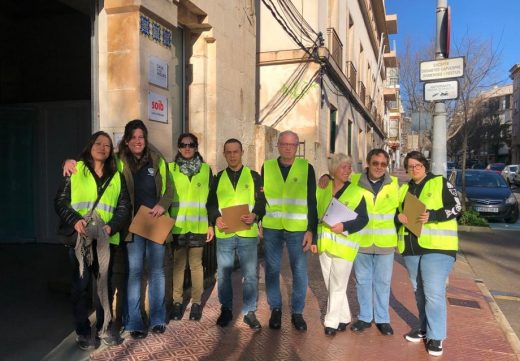 Grupo de alumnos que trabajan en el proyecto de la Guía