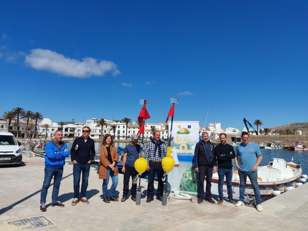 Presentaron la nueva señalización en el puerto de Fornells (Foto: Leader Menorca)