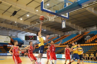 Uno de los partidos que se está disputando en Basket Menorca Cup