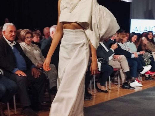 (Fotos) Carla Corbett gana en Alaior el Certamen Nacional de Jóvenes Diseñadores de Moda