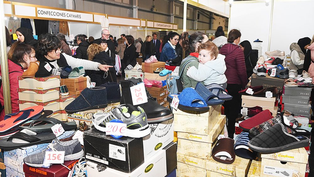 La mitad de los comercios de la feria eran de Ciutadella (Foto: Tolo Mercadal)