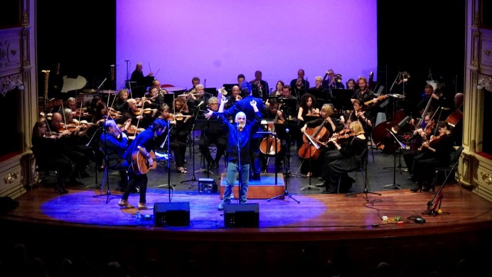 La Orquesta Sinfónica ha actuado en un teatro lleno de público