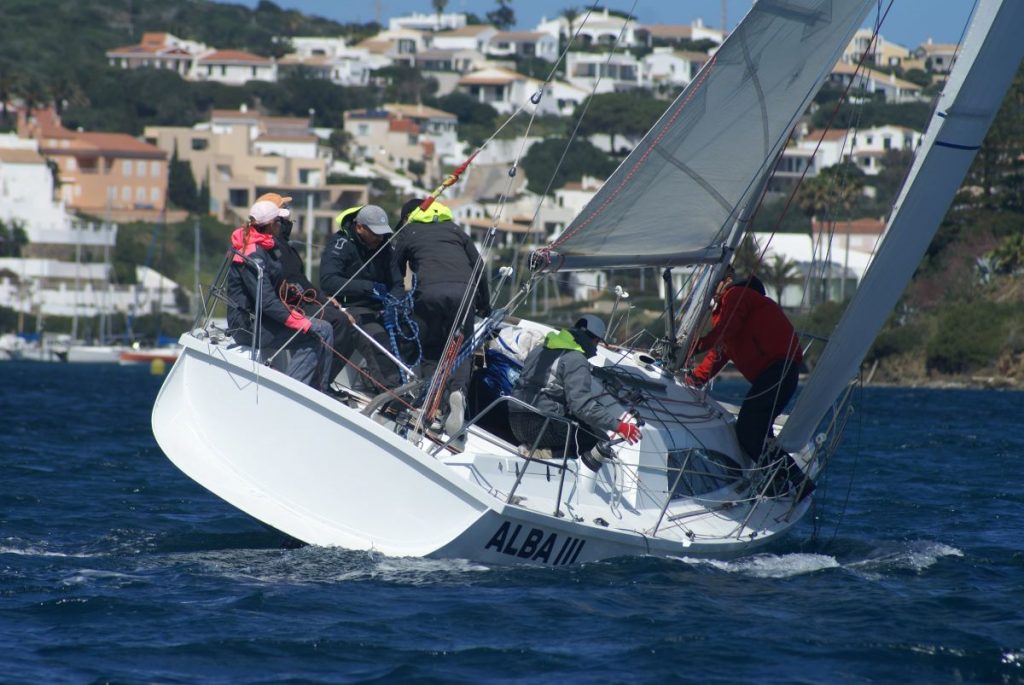La tripulación del Alba III durante la regata (Foto: Club Marítimo Mahón)