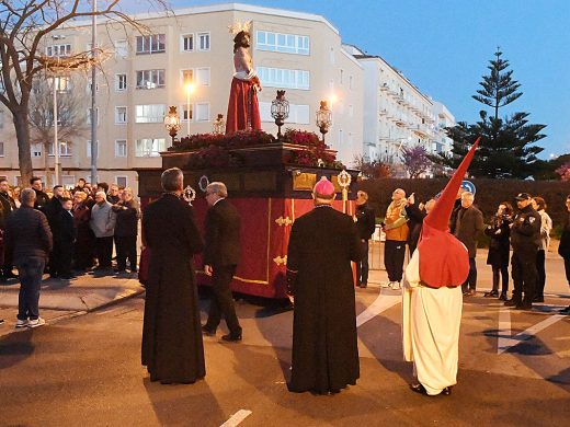 (Vídeo y fotos) La Confraria de la Sentència sale en procesión