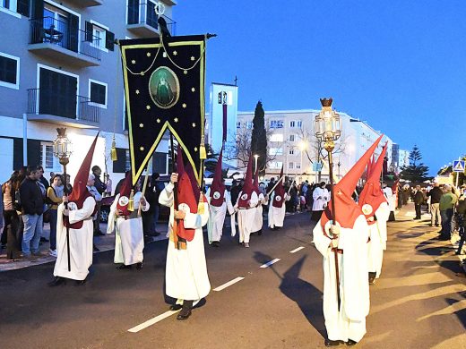 (Vídeo y fotos) La Confraria de la Sentència sale en procesión