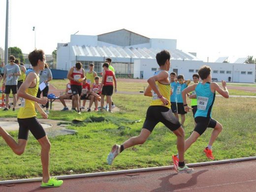 La atleta de Ferreries, Jimena Pons, a un segundo del récord autonómico de los 1.500 obstáculos