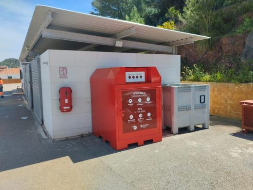 En total, Menorca contará con 58 contenedores para la reutilización y el reciclaje de ropa