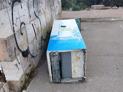 (Fotos) Comerciantes de Cala en Blanes denuncian el pésimo estado de la urbanización