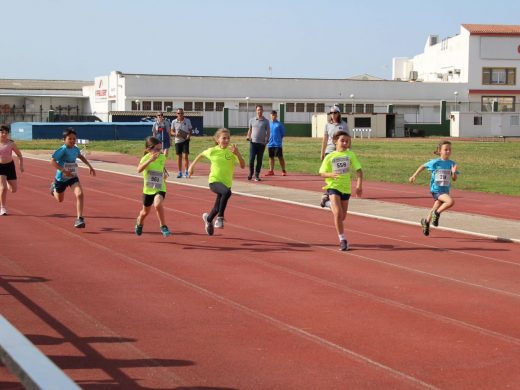 La atleta de Ferreries, Jimena Pons, a un segundo del récord autonómico de los 1.500 obstáculos