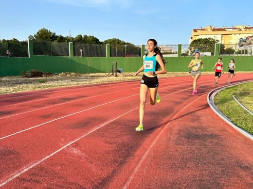 La atleta de Ferreries, Jimena Pons, a un segundo del récord autonómico de los 1.500 obstáculos