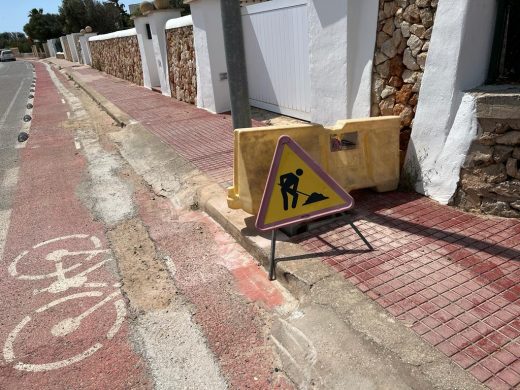 (Fotos) Comerciantes de Cala en Blanes denuncian el pésimo estado de la urbanización