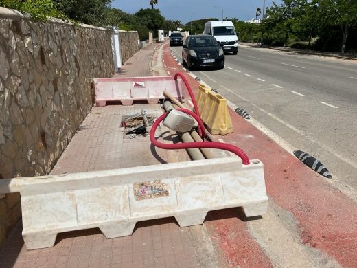 (Fotos) Comerciantes de Cala en Blanes denuncian el pésimo estado de la urbanización