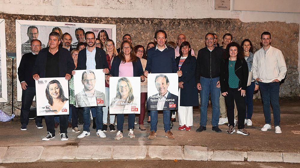 Candidatos y afiliados socialistas en el inicio de la campaña electoral (Foto: Tolo Mercadal)