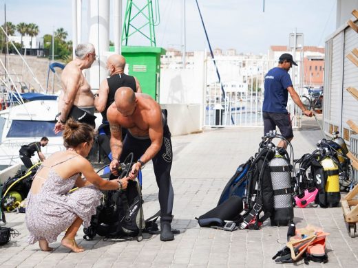 (Fotos) Éxito del Día Mundial de los Océanos con los buceadores del Club Nàutic Ciutadella
