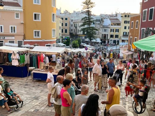 (Fotos) Maó ya disfruta las ‘Nits de música al carrer’