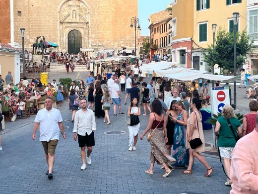 (Fotos) Maó ya disfruta las ‘Nits de música al carrer’