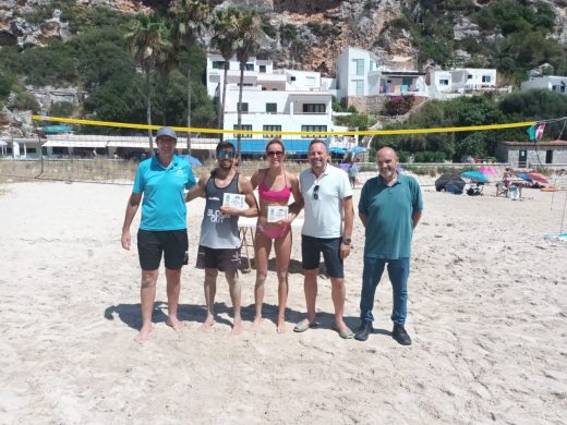 (Fotos) El vóley playa se adueña de Cala en Porter durante las festividades de Sant Llorenç