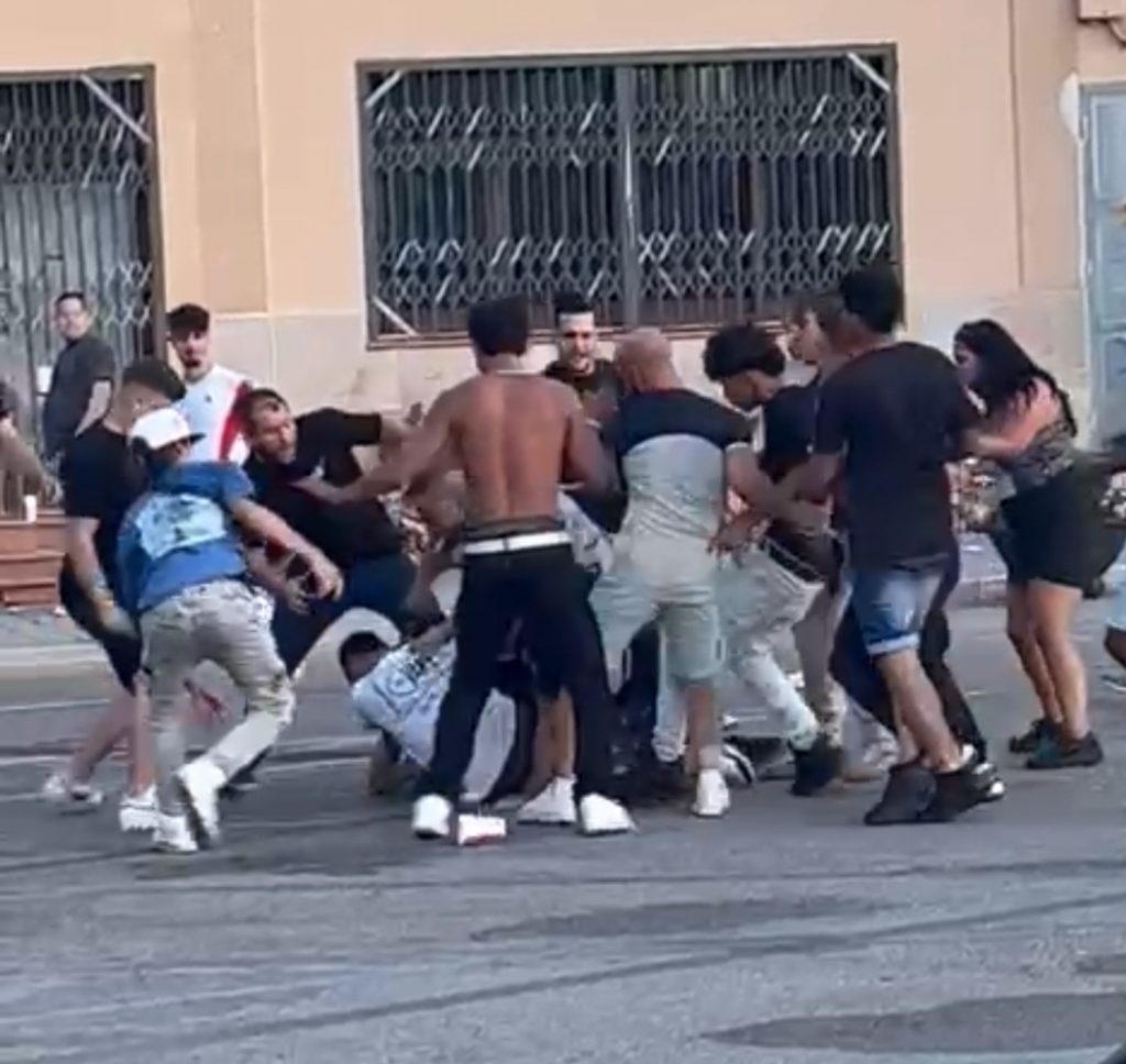 Ayer una treintena de jóvenes estuvieron involucrados en una pelea en el Puerto de Maó.