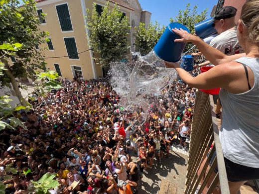 (Fotos y Vídeo) ¡Lluvia en Sant Jaume! Espectacular Sa Davallada en Es Castell