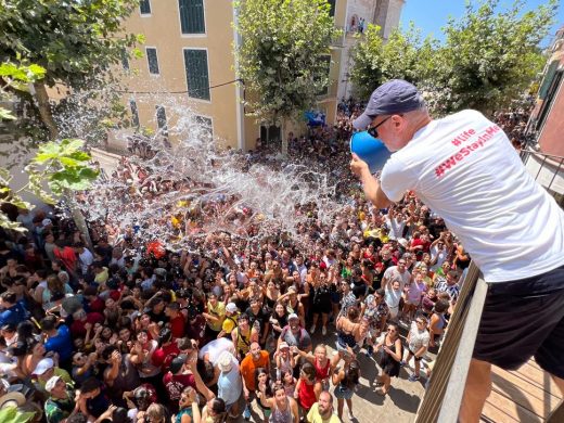 (Fotos y Vídeo) ¡Lluvia en Sant Jaume! Espectacular Sa Davallada en Es Castell