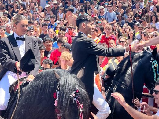 (Fotos y Vídeo) Es Castell vibra al ritmo del jaleo en las fiestas de Sant Jaume