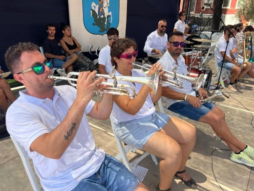 (Fotos y Vídeo) Es Castell vibra al ritmo del jaleo en las fiestas de Sant Jaume