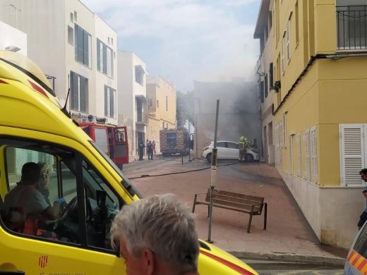 (Fotos y Vídeos) Incendio en Maó