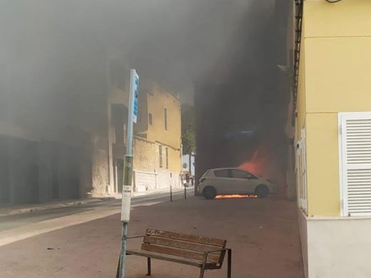 (Fotos y Vídeos) Incendio en Maó