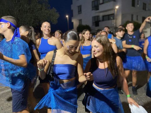 (Fotos) El desfile de carrozas de Sant Llorenç ilumina Alaior