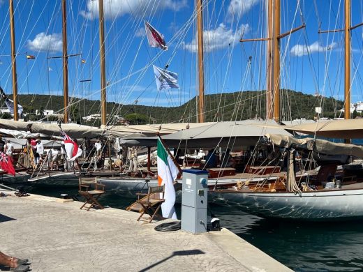 (Fotos) Los veleros históricos llegan al puerto de Maó para la XIX Copa del Rey de Barcos de Época