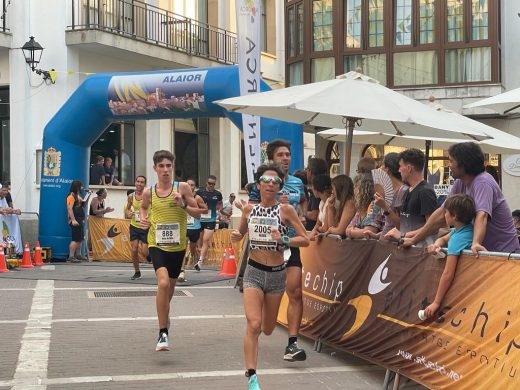 (Fotos) Ayyoub Boulfoul gana al sprint en Alaior mientras Maria Pallicer domina a placer