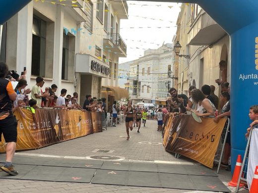 (Fotos) Ayyoub Boulfoul gana al sprint en Alaior mientras Maria Pallicer domina a placer