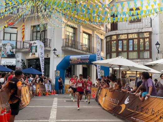 (Fotos) Ayyoub Boulfoul gana al sprint en Alaior mientras Maria Pallicer domina a placer