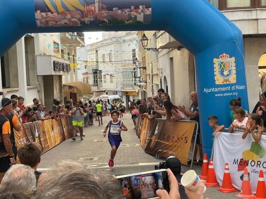 (Fotos) Ayyoub Boulfoul gana al sprint en Alaior mientras Maria Pallicer domina a placer